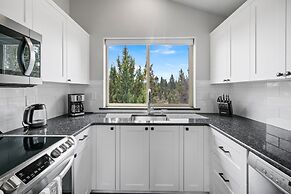 Dara Work-friendly Modern Irish Farmhouse With Mountain View by Redawn