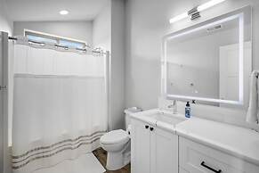 Dara Work-friendly Modern Irish Farmhouse With Mountain View by Redawn