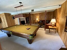 Hollinshead Haven 30 Days Min 3 Bedroom Home by Redawning