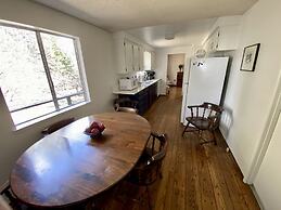 Hollinshead Haven 30 Days Min 3 Bedroom Home by Redawning