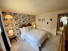 Hollinshead Haven 30 Days Min 3 Bedroom Home by Redawning