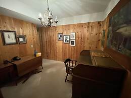 Hollinshead Haven 30 Days Min 3 Bedroom Home by Redawning