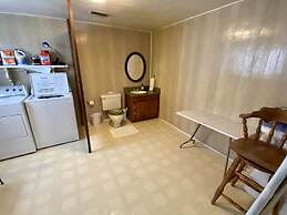 Hollinshead Haven 30 Days Min 3 Bedroom Home by Redawning