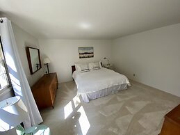 Hollinshead Haven 30 Days Min 3 Bedroom Home by Redawning