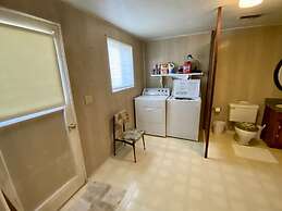 Hollinshead Haven 30 Days Min 3 Bedroom Home by Redawning