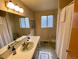 Hollinshead Haven 30 Days Min 3 Bedroom Home by Redawning