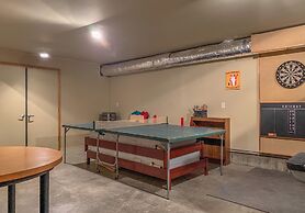 Sophisticated Urban Loft Townhouse With BBQ on the Deck by Redawning