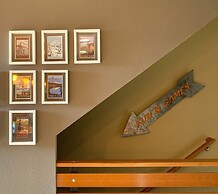 Sophisticated Urban Loft Townhouse With BBQ on the Deck by Redawning