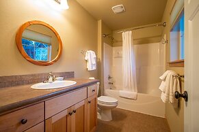 Redtail 30 Day Minimum 3 Bedroom Home by Redawning