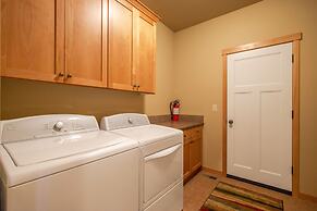 Redtail 30 Day Minimum 3 Bedroom Home by Redawning