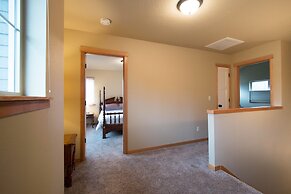 Redtail 30 Day Minimum 3 Bedroom Home by Redawning