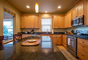 Redtail 30 Day Minimum 3 Bedroom Home by Redawning