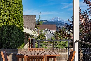 Redtail 30 Day Minimum 3 Bedroom Home by Redawning