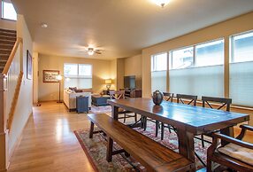 Redtail 30 Day Minimum 3 Bedroom Home by Redawning