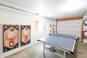 The Oaks Home features Private Disc Golf Course by RedAwning