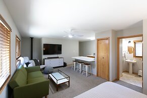 The Oaks Home features Private Disc Golf Course by RedAwning