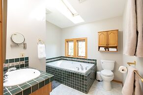 The Oaks Home features Private Disc Golf Course by RedAwning