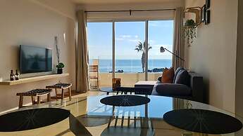 Phaedrus Living: Seaview Luxury flat Paphinia 204