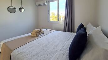 Phaedrus Living: Seaview Luxury flat Paphinia 204