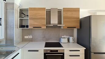 Phaedrus Living: Seaview Luxury flat Paphinia 204