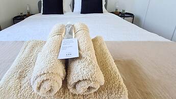 Phaedrus Living: Seaview Luxury flat Paphinia 204