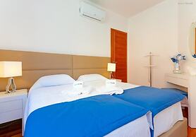 A24 - Luzbay Beach Apartment