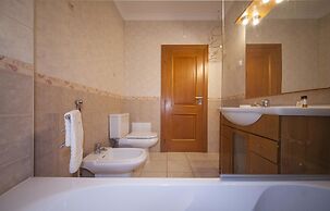 B41 - Windmill Modern With Pool