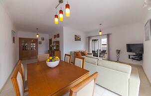 B41 - Windmill Modern With Pool