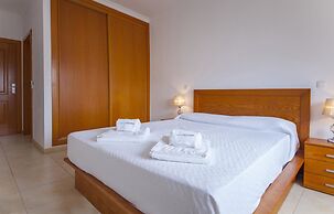 B41 - Windmill Modern With Pool