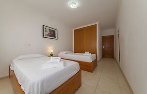 B41 - Windmill Modern With Pool