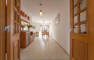 B41 - Windmill Modern With Pool