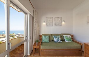 B43 - Spotless Seaview Apartment