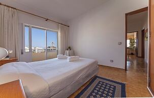 B43 - Spotless Seaview Apartment
