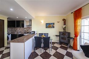 B47 - Walkway Beach View Apartment