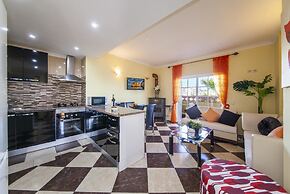 B47 - Walkway Beach View Apartment