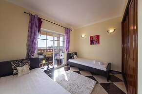 B47 - Walkway Beach View Apartment