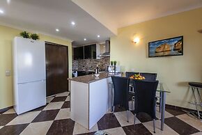 B47 - Walkway Beach View Apartment