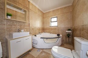 B17 - The Stunning Seaview Apartment