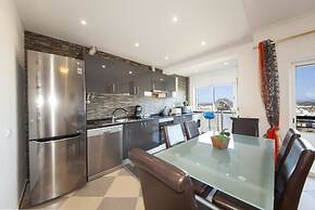 B17 - The Stunning Seaview Apartment