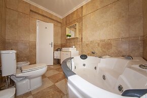 B17 - The Stunning Seaview Apartment