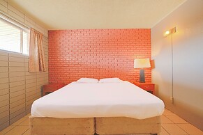 Town & Country Motel