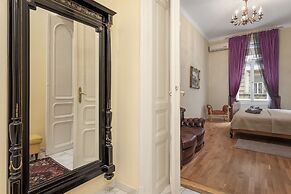 New York Palace View Apartment