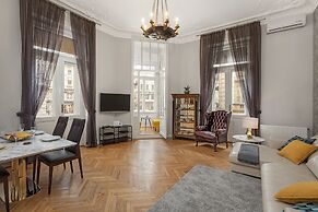 New York Palace View Apartment