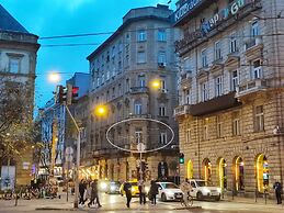 New York Palace View Apartment