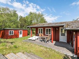 Scenic Log Cabin in Rindby-by Traum