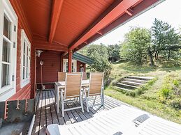 Scenic Log Cabin in Rindby-by Traum
