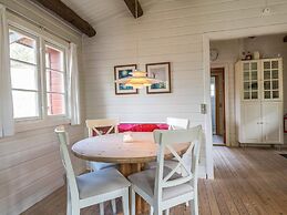 Scenic Log Cabin in Rindby-by Traum