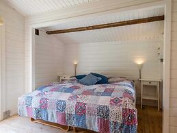 Scenic Log Cabin in Rindby-by Traum