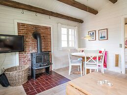 Scenic Log Cabin in Rindby-by Traum