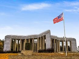 Cottage in Vaux sur Sre Garden